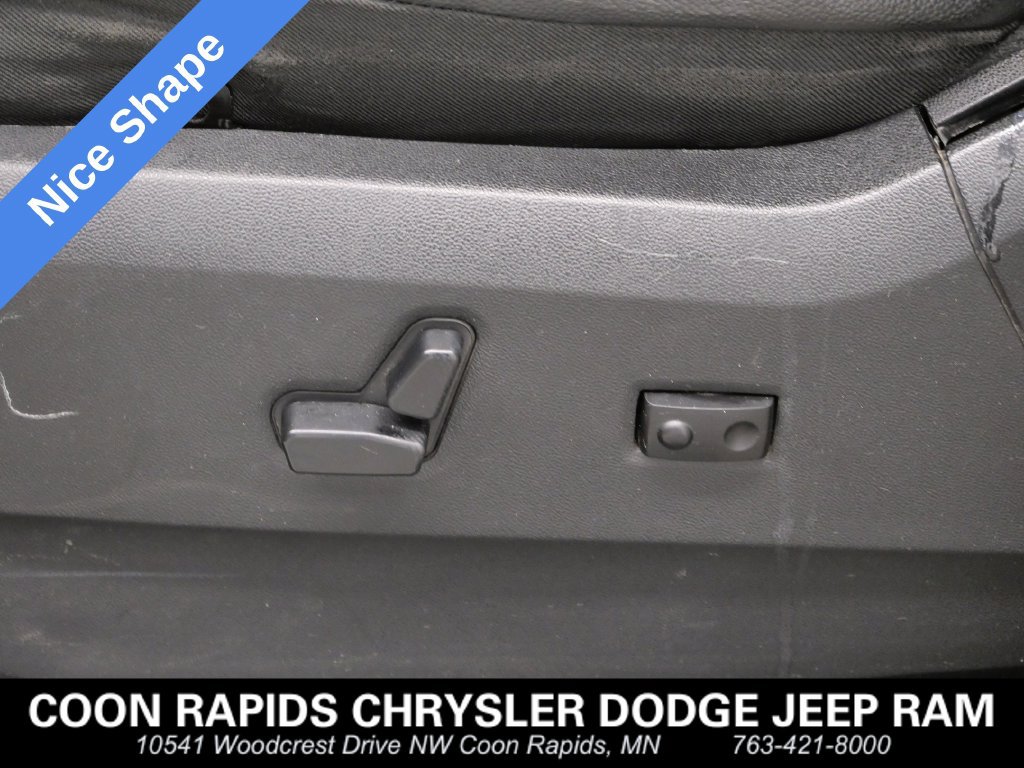 Used 2014 Chrysler Town & Country Touring FWD image 17