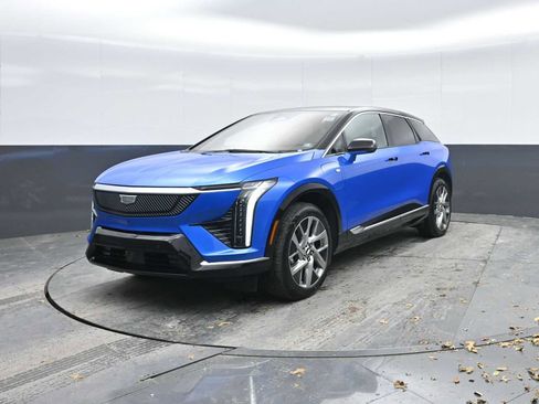 New 2026 Cadillac Optiq Luxury 1 image 5