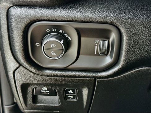 Used 2020 RAM 1500 Big Horn AWD/4WD image 14