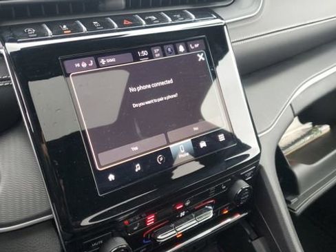 Certified 2024 Jeep Grand Cherokee L Altitude image 13