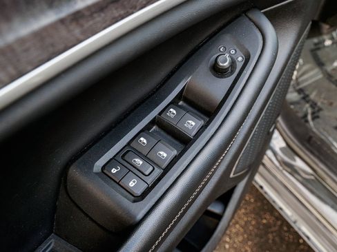 Used 2023 Jeep Grand Cherokee L Limited w/ Black Appearance Package image 11