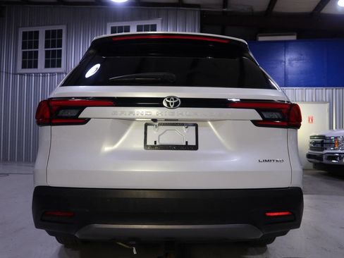 Used 2024 Toyota Grand Highlander FWD image 4
