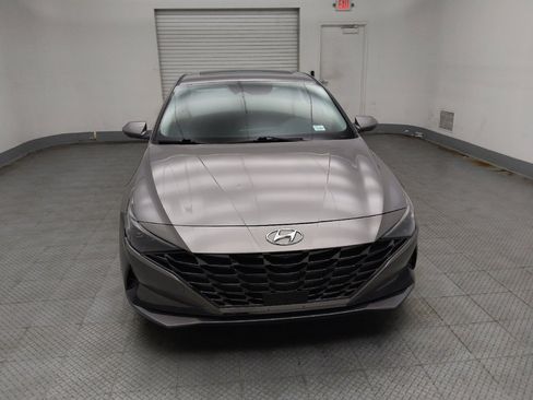 Used 2022 Hyundai Elantra Limited w/ Preferred Accessory Package FWD image 14