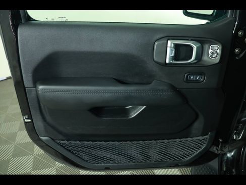 Used 2021 Jeep Wrangler Unlimited Sahara image 16