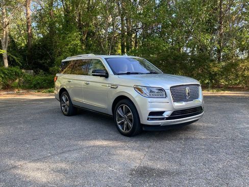 Used 2019 Lincoln Navigator Reserve AWD/4WD image 3