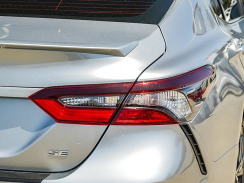 Used 2021 Toyota Camry SE w/ Convenience Package FWD image 8