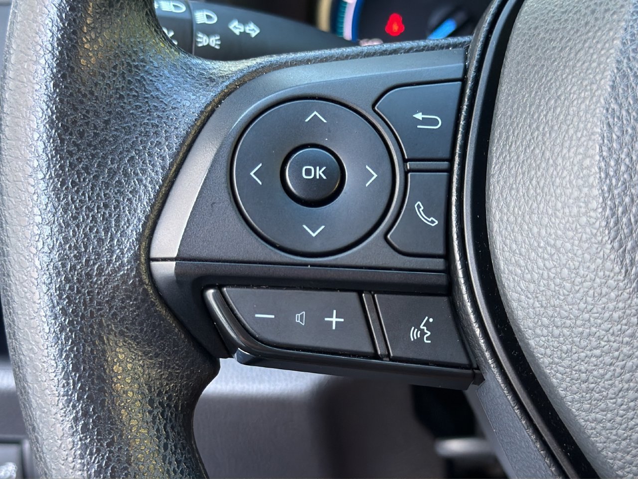 Used 2025 Toyota RAV4 XLE AWD/4WD image 24