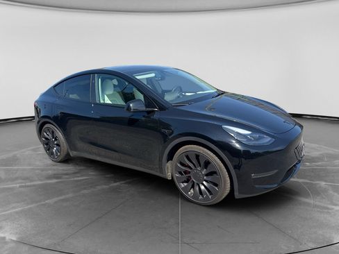 Used 2024 Tesla Model Y Performance AWD/4WD image 4