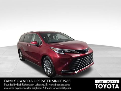 Used 2021 Toyota Sienna Platinum AWD/4WD image 4