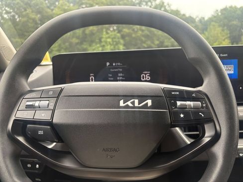Used 2026 Kia K4 FWD image 25