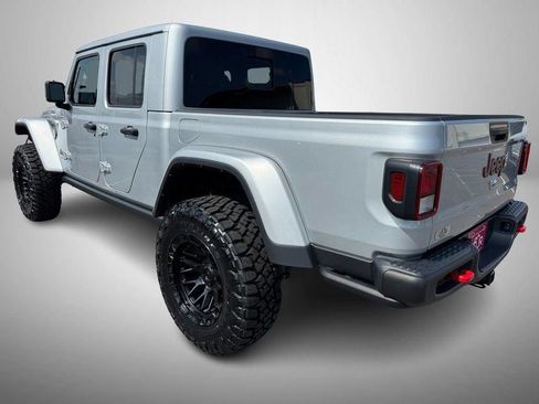 Used 2023 Jeep Gladiator Rubicon w/ Cold Weather Group AWD/4WD image 4