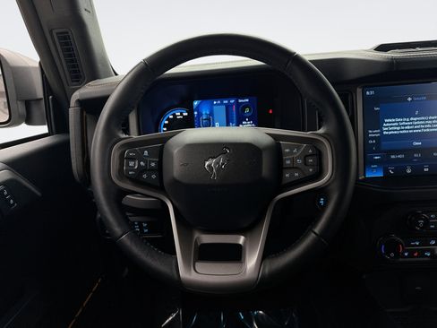 Used 2024 Ford Bronco Badlands image 12