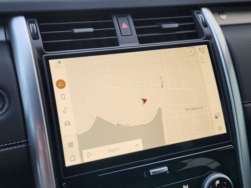 New 2025 Land Rover Discovery Dynamic SE image 16