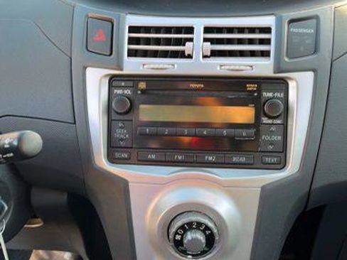 Used 2007 Toyota Yaris 2-Door Hatchback image 23