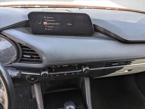 Used 2019 MAZDA MAZDA3 Hatchback w/ Preferred Package FWD image 12
