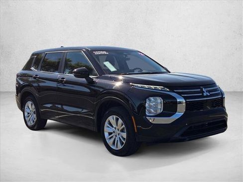 Used 2025 Mitsubishi Outlander ES AWD/4WD image 3