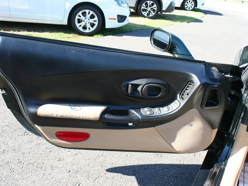 Used 2001 Chevrolet Corvette Convertible w/ Preferred Equipment Group2 image 32