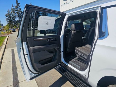 New 2026 Chevrolet Suburban High Country AWD/4WD image 16