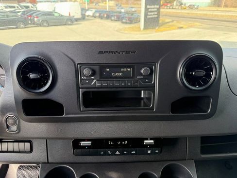 New 2024 Mercedes-Benz eSprinter 170 Cargo image 18