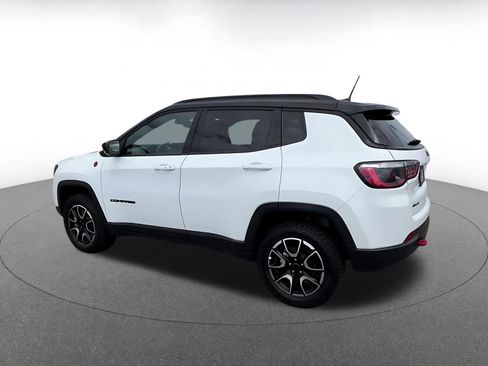 Used 2025 Jeep Compass Trailhawk image 10