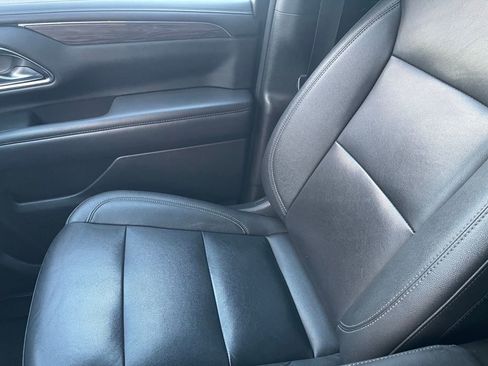 Used 2022 Chevrolet Suburban LT w/ LT Signature Package image 34