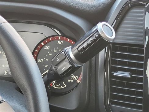 Used 2024 Nissan Titan PRO-4X w/ Pro-4x Convenience Package image 16