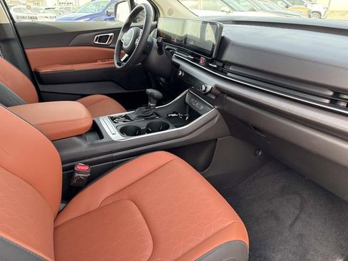 New 2026 Kia Carnival EX image 17