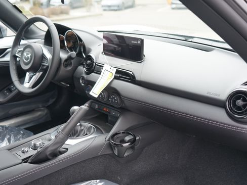 New 2026 MAZDA MX-5 Miata Club w/ Interior Package RWD image 11