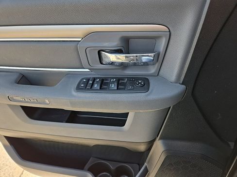 Used 2018 RAM 1500 Classic SLT image 38