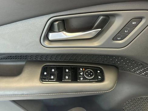 Used 2024 Nissan Ariya AWD image 10