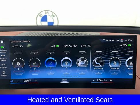 Used 2023 BMW iX xDrive50 w/ Sport Package AWD/4WD image 5