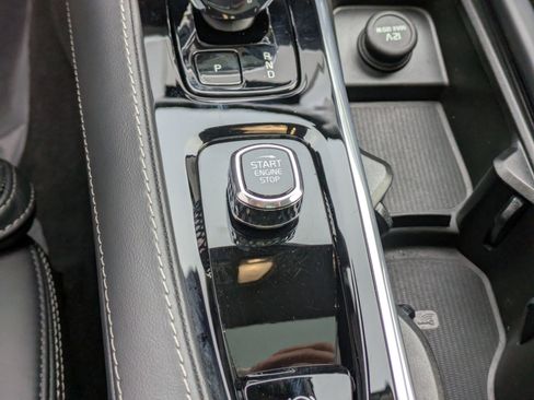 Certified 2024 Volvo XC90 T8 Ultimate w/ Protection Package Premier image 19