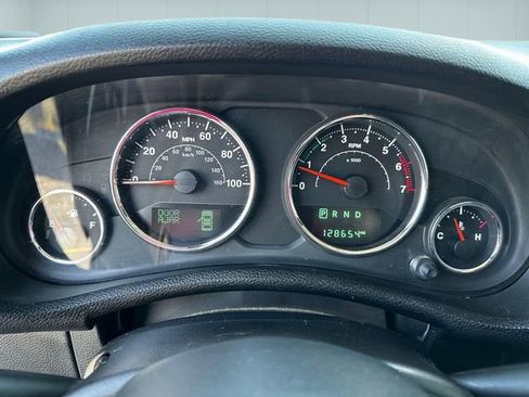 Used 2016 Jeep Wrangler Unlimited Sahara w/ Dual Top Group AWD/4WD image 15