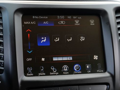 Used 2017 Jeep Cherokee Latitude w/ Safety/Convenience Group FWD image 29