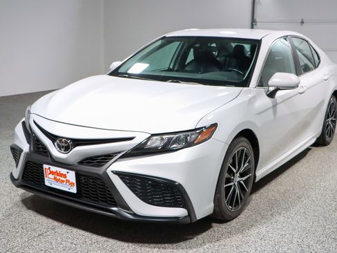 Used 2024 Toyota Camry SE image 29