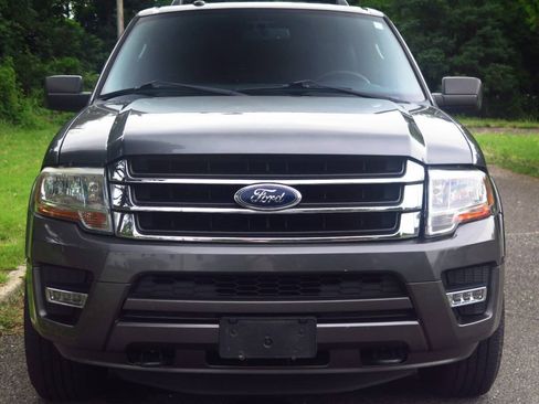 Used 2016 Ford Expedition XLT w/ Equipment Group 202A AWD/4WD image 28