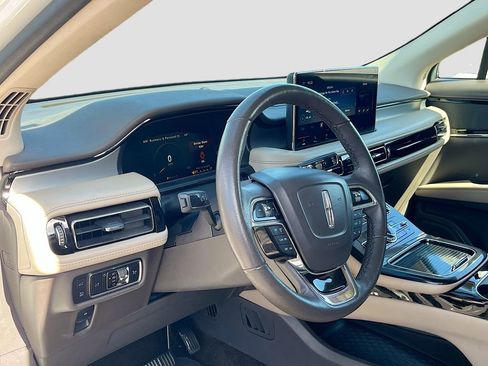 Used 2023 Lincoln Nautilus AWD image 9