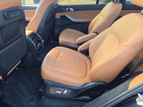 Used 2022 BMW X7 xDrive40i w/ M Sport Package image 28