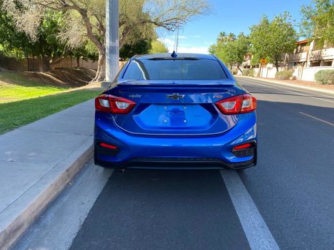 Used 2019 Chevrolet Cruze LT w/ Convenience Package FWD image 11