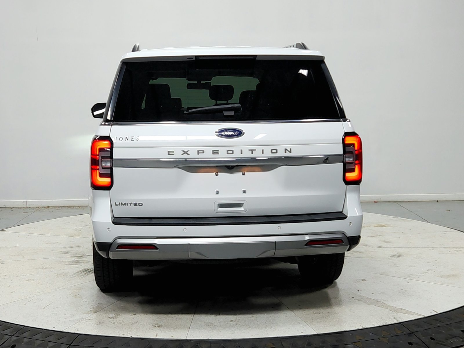 Used 2024 Ford Expedition Limited RWD image 7