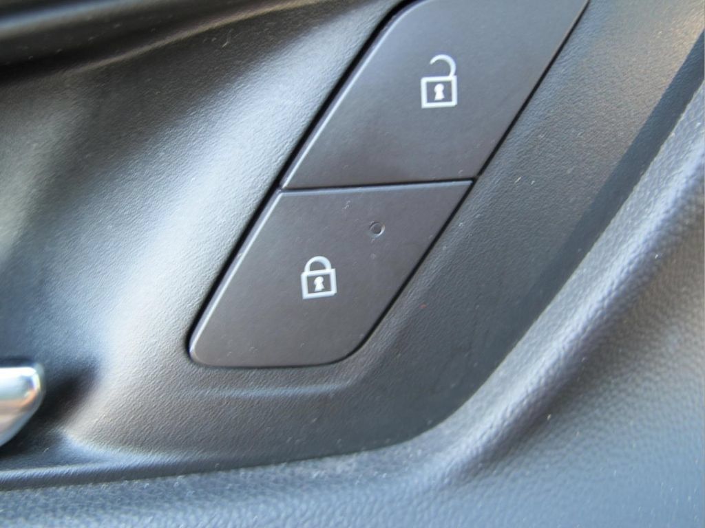Used 2026 Chevrolet Equinox LT FWD image 10
