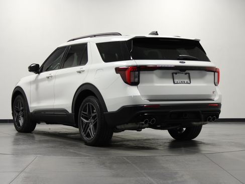 Used 2025 Ford Explorer ST AWD/4WD image 6