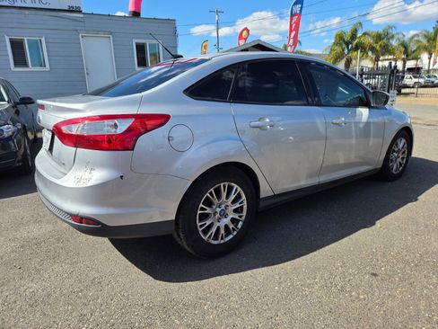 Used 2012 Ford Focus SE image 4