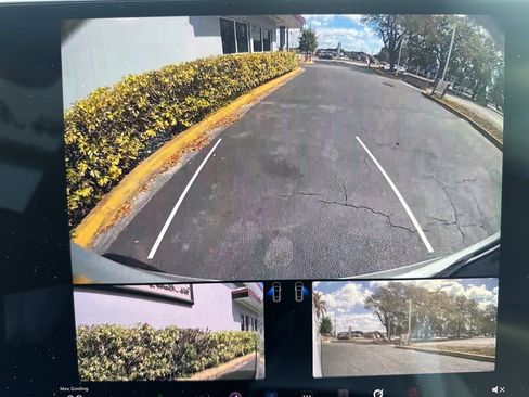 Used 2022 Tesla Model X image 42