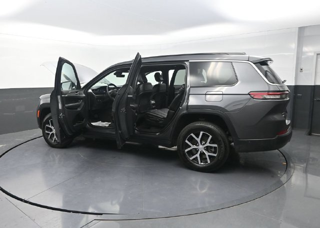 Used 2025 Jeep Grand Cherokee L Limited AWD/4WD image 37