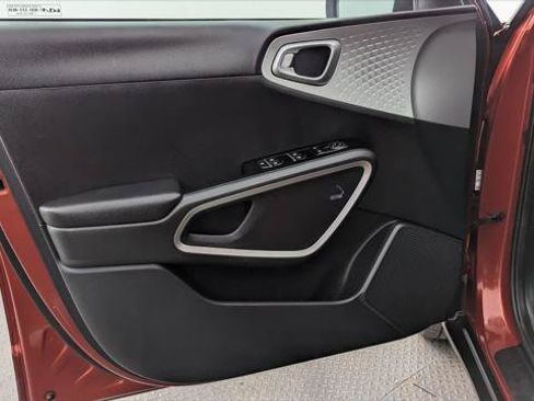 Used 2023 Kia Soul LX FWD image 13