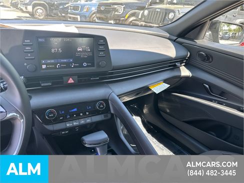 Used 2025 Hyundai Elantra Sport image 23