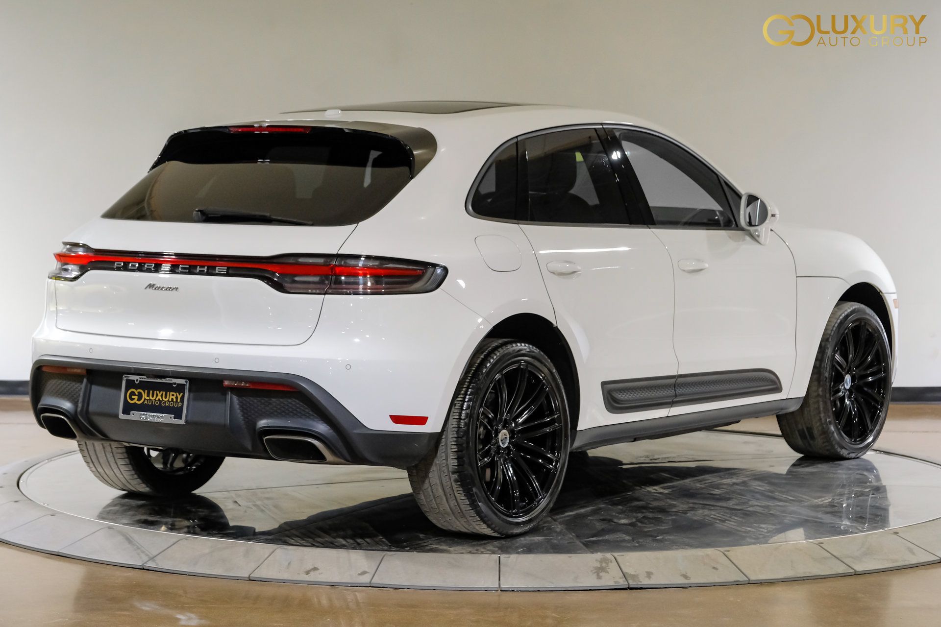 Used 2024 Porsche Macan w/ Premium Plus Package AWD/4WD image 10