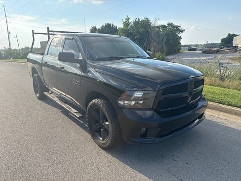 Used 2016 RAM 1500 Express w/ Black Ram 1500 Express Group AWD/4WD image 2