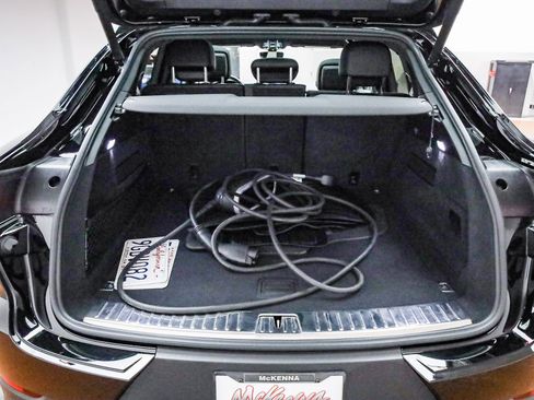 Used 2023 Porsche Cayenne Platinum Edition image 31